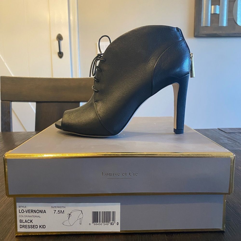 NIB Louise et Cie Vernonia Bootie
